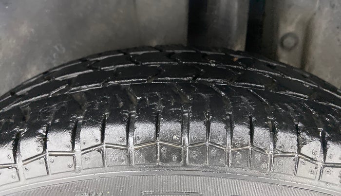 2014 Maruti Swift VXI, Petrol, Manual, 52,507 km, Left Rear Tyre Tread