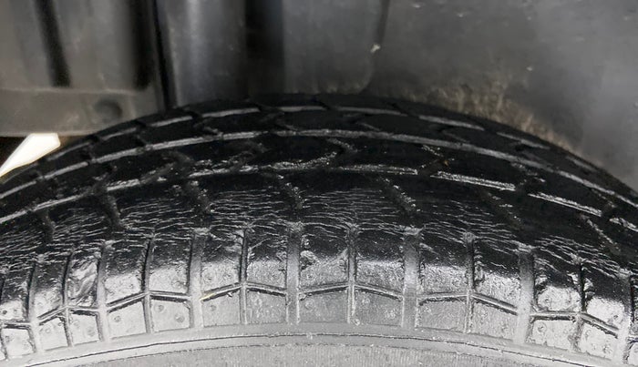 2014 Maruti Swift VXI, Petrol, Manual, 52,507 km, Right Rear Tyre Tread