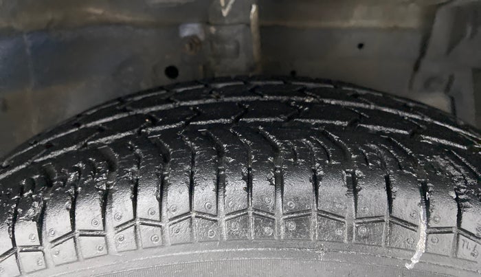 2014 Maruti Swift VXI, Petrol, Manual, 52,507 km, Right Front Tyre Tread