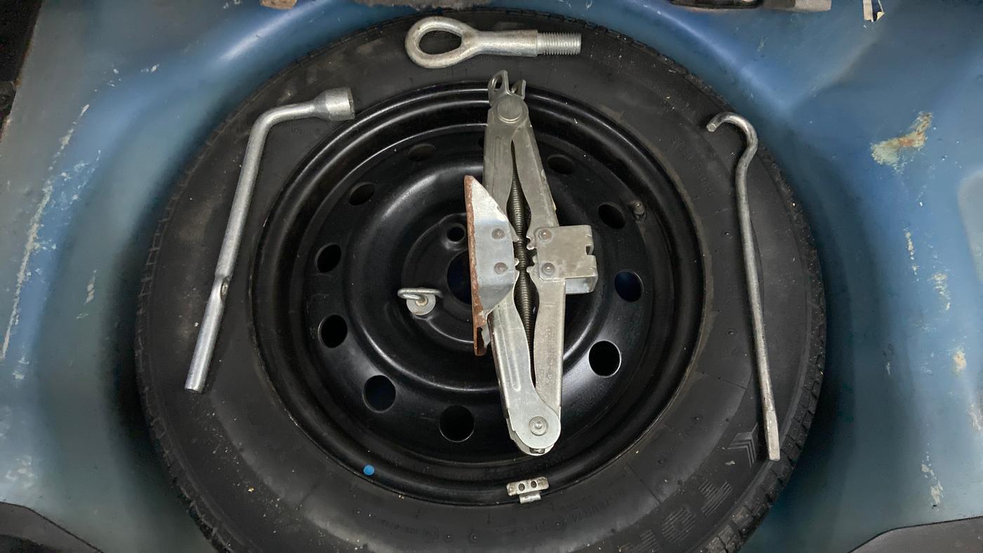 2014 Maruti Swift VXI, Petrol, Manual, 52,507 km, Spare Tyre