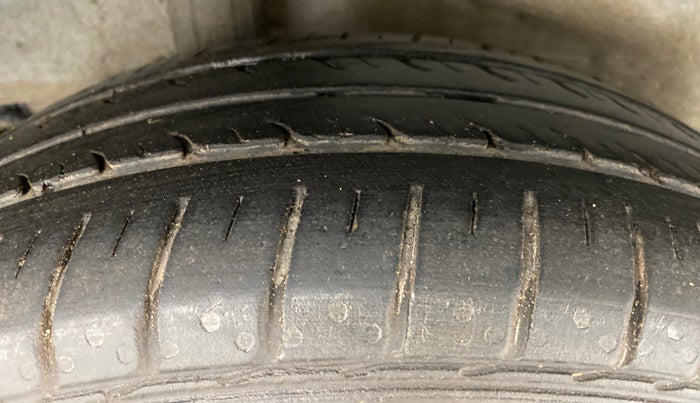 2014 Honda City V MT DIESEL, Diesel, Manual, 97,743 km, Right Rear Tyre Tread