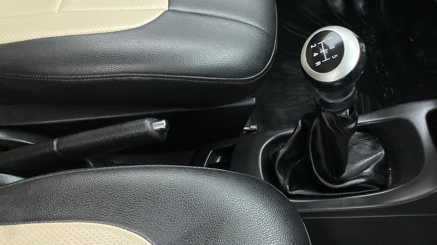 2015 Maruti Wagon R 1.0 VXI, Petrol, Manual, 49,865 km, Gear Lever