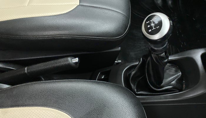 2015 Maruti Wagon R 1.0 VXI, Petrol, Manual, 49,865 km, Gear Lever