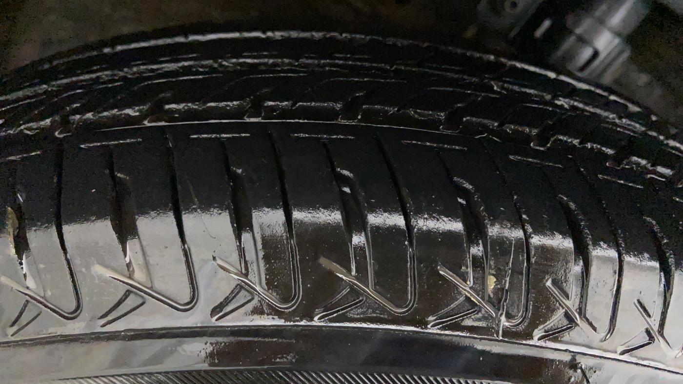 2015 Maruti Swift VDI ABS, Diesel, Manual, 64,811 km, Right Rear Tyre Tread