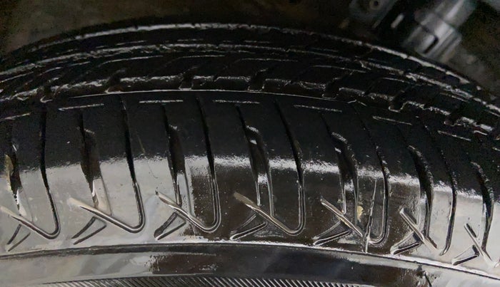 2015 Maruti Swift VDI ABS, Diesel, Manual, 64,811 km, Right Rear Tyre Tread