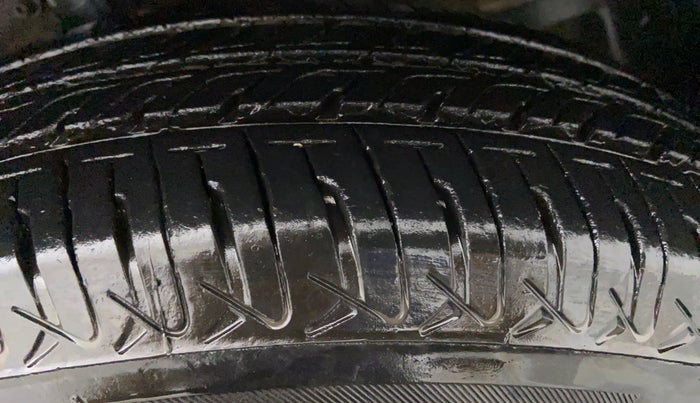 2015 Maruti Swift VDI ABS, Diesel, Manual, 64,811 km, Left Front Tyre Tread