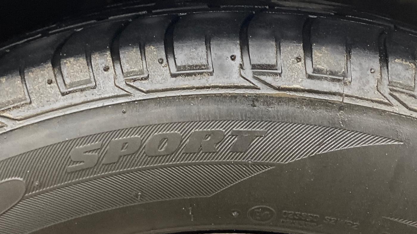 2021 Renault Duster RXS 1.3 TURBO PETROL MT, Petrol, Manual, 60,942 km, Right Front Tyre Tread