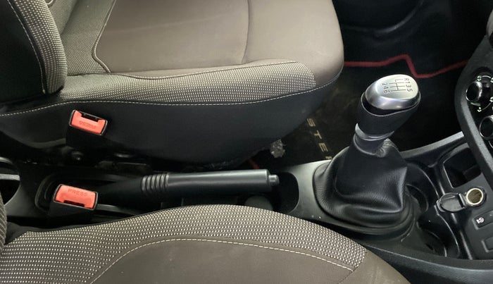 2021 Renault Duster RXS 1.3 TURBO PETROL MT, Petrol, Manual, 42,060 km, Gear Lever