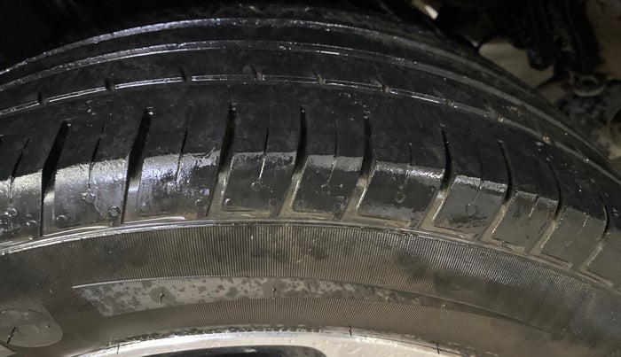 2021 Renault Duster RXS 1.3 TURBO PETROL MT, Petrol, Manual, 42,060 km, Right Rear Tyre Tread