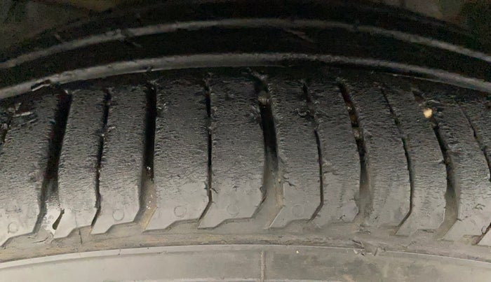 2017 Honda Jazz 1.2L I-VTEC V AT, Petrol, Automatic, 1,12,638 km, Left Front Tyre Tread