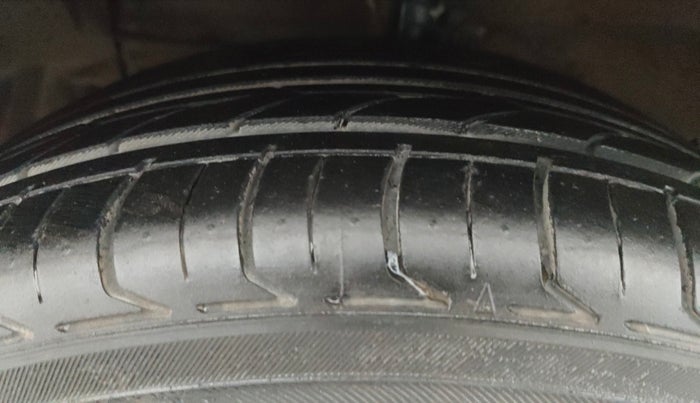 2016 Maruti Ciaz ZXI+ AT, Petrol, Automatic, 84,709 km, Left Front Tyre Tread