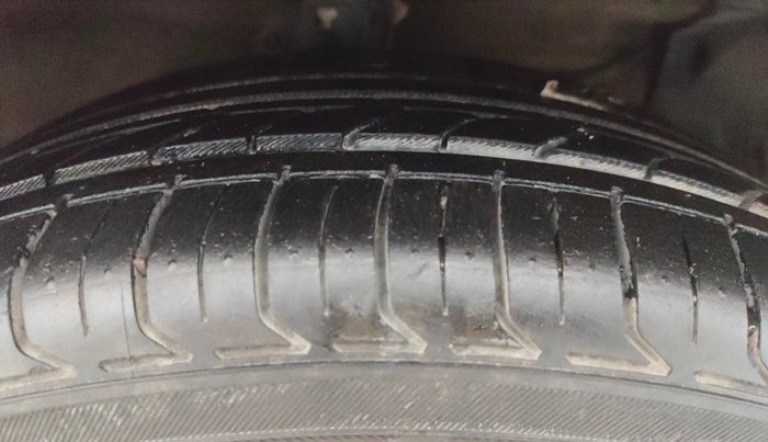 2016 Maruti Ciaz ZXI+ AT, Petrol, Automatic, 84,709 km, Right Front Tyre Tread