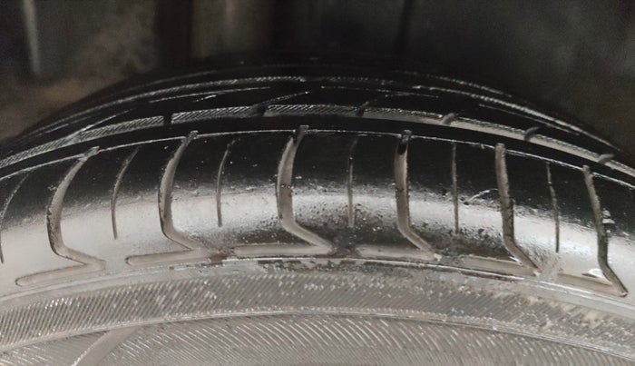 2016 Maruti Ciaz ZXI+ AT, Petrol, Automatic, 84,709 km, Right Rear Tyre Tread