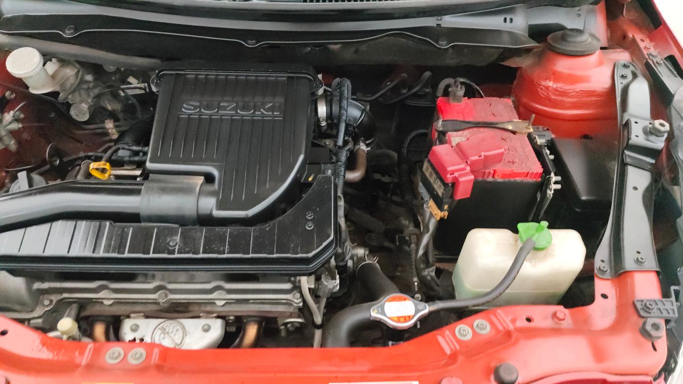 2013 Maruti Swift VXI, Petrol, Manual, 63,198 km, Engine View - Left