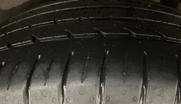 2016 Maruti Ciaz ZXI+ RS, Petrol, Manual, 84,888 km, Left Rear Tyre Tread