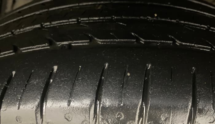 2016 Maruti Ciaz ZXI+ RS, Petrol, Manual, 84,888 km, Left Front Tyre Tread