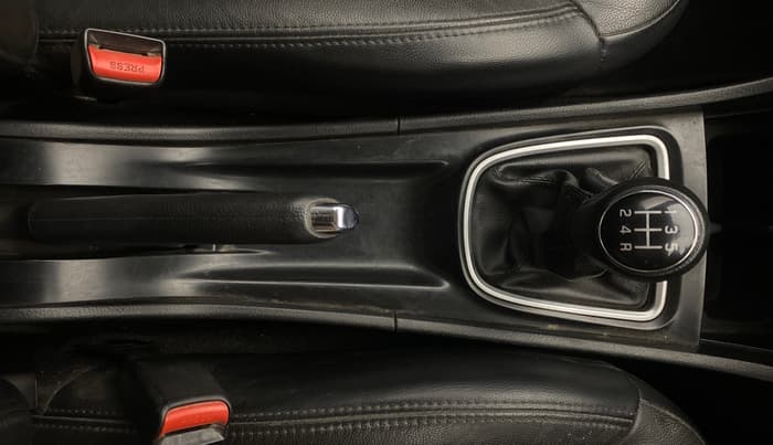 2016 Maruti Ciaz ZXI+ RS, Petrol, Manual, 84,888 km, Gear Lever