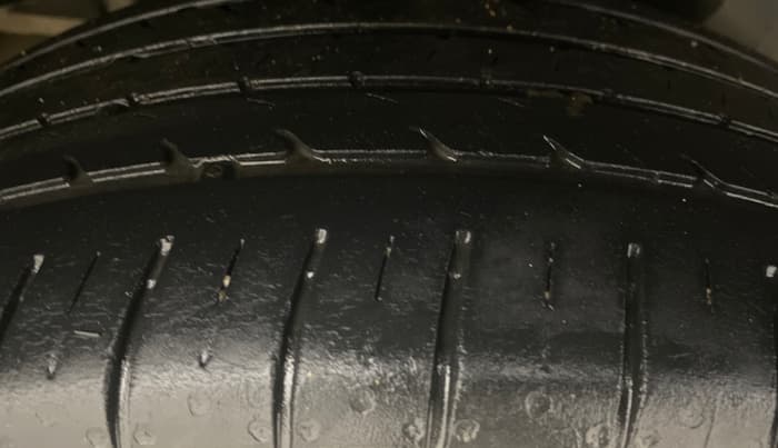 2016 Maruti Ciaz ZXI+ RS, Petrol, Manual, 84,888 km, Right Rear Tyre Tread