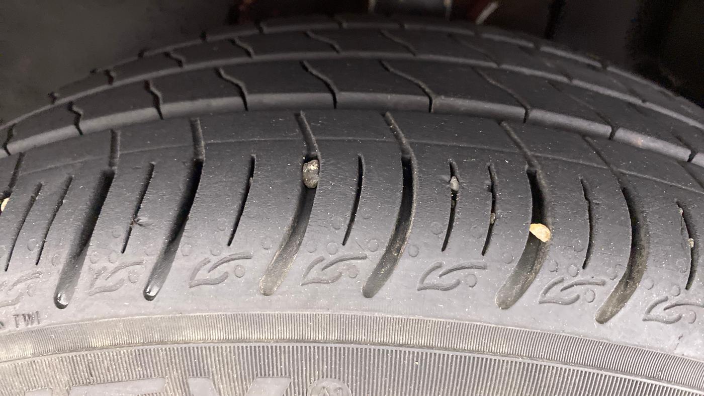 2021 Tata ALTROZ XM+ 1.2 RTN, Petrol, Manual, 12,864 km, Left Front Tyre Tread