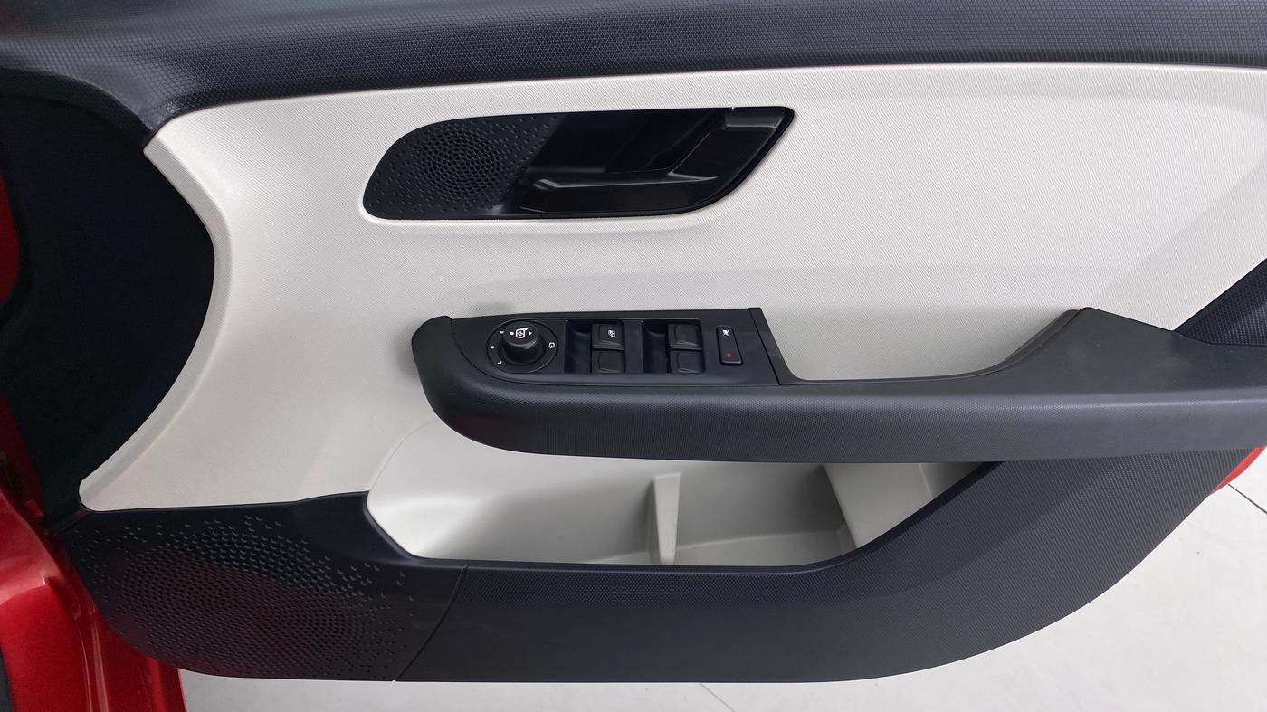 2021 Tata ALTROZ XM+ 1.2 RTN, Petrol, Manual, 12,864 km, Driver Side Door Panels Control