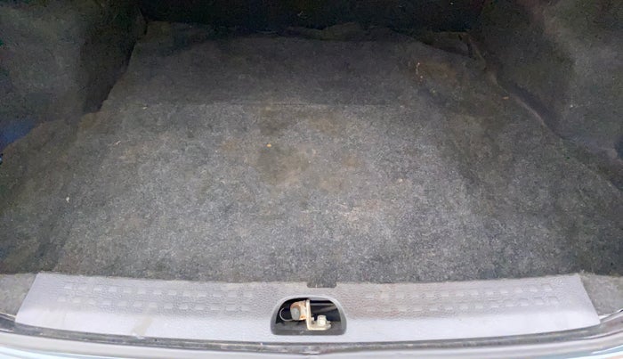 2010 Maruti Swift Dzire VXI, Petrol, Manual, 86,147 km, Boot Inside