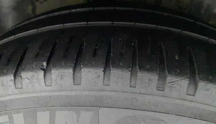 2010 Maruti Swift Dzire VXI, Petrol, Manual, 86,147 km, Right Rear Tyre Tread