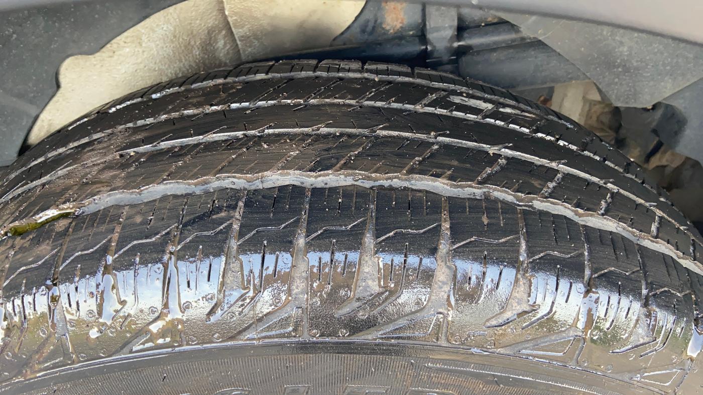 2018 Mahindra XUV500 W11 AT, Diesel, Automatic, 1,03,801 km, Left Rear Tyre Tread