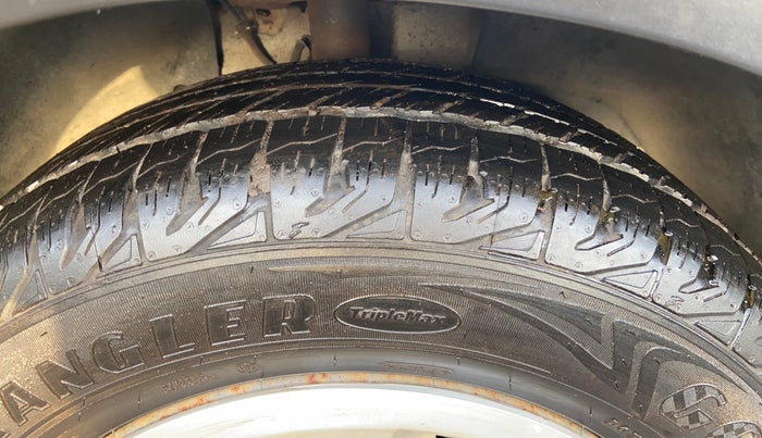 2018 Mahindra XUV500 W11 AT, Diesel, Automatic, 1,03,757 km, Right Front Tyre Tread