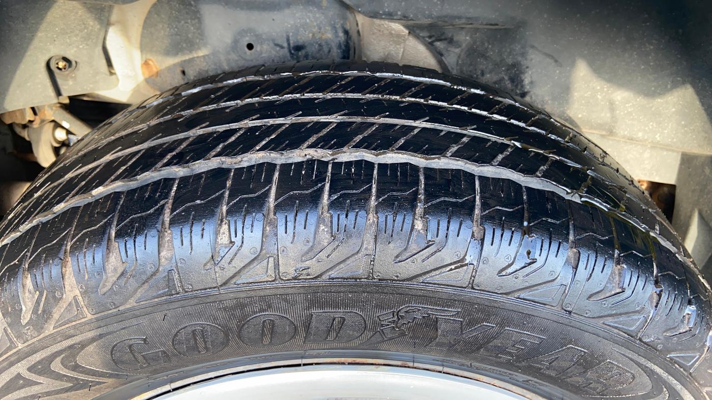 2018 Mahindra XUV500 W11 AT, Diesel, Automatic, 1,03,801 km, Right Rear Tyre Tread