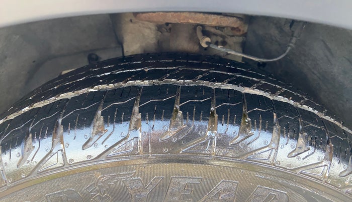 2018 Mahindra XUV500 W11 AT, Diesel, Automatic, 1,03,757 km, Left Front Tyre Tread