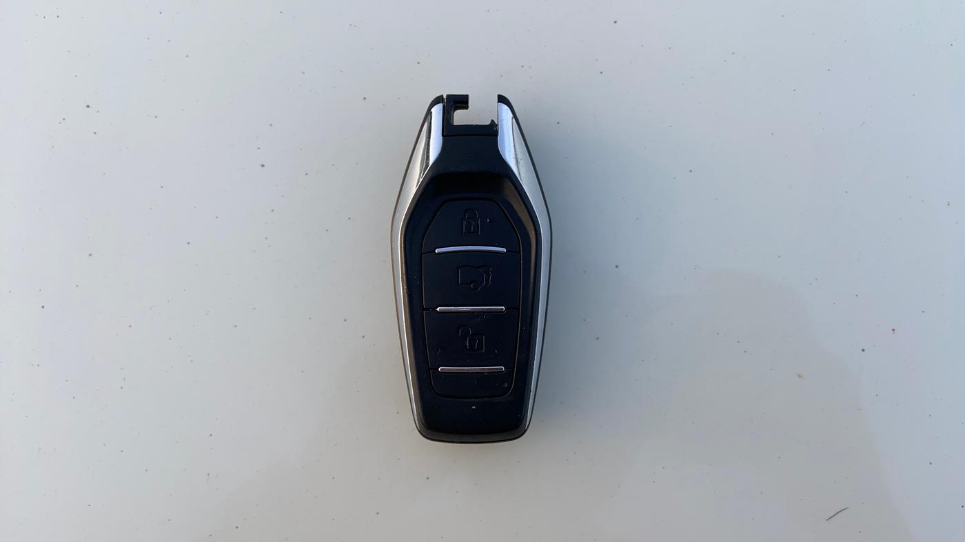 2018 Mahindra XUV500 W11 AT, Diesel, Automatic, 1,03,801 km, Key Close Up