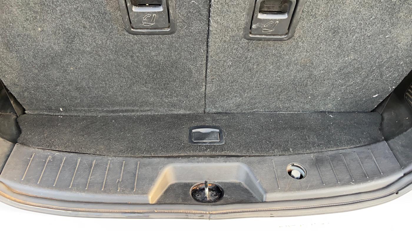 2018 Mahindra XUV500 W11 AT, Diesel, Automatic, 1,03,801 km, Boot Inside