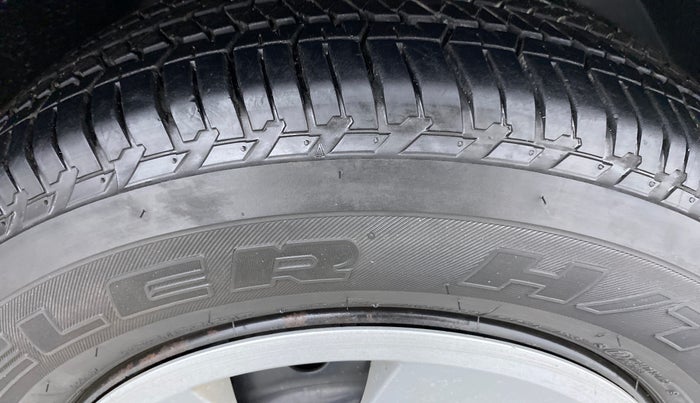 2019 Mahindra XUV500 W5 FWD, Diesel, Manual, 4,281 km, Right Front Tyre Tread