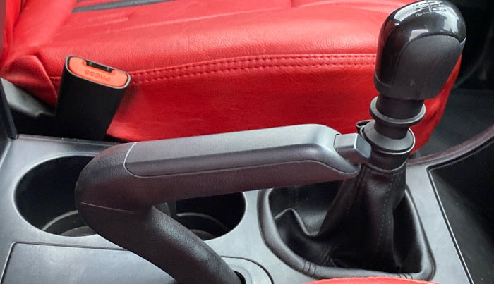 2019 Mahindra XUV500 W5 FWD, Diesel, Manual, 4,281 km, Gear Lever