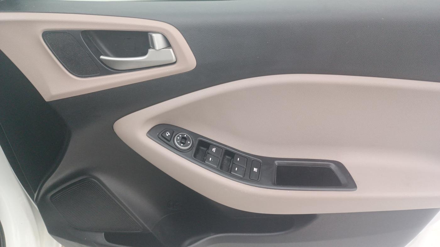 2020 Hyundai Elite i20 ASTA 1.2 (O), Petrol, Manual, 49,187 km, Driver Side Door Panels Control