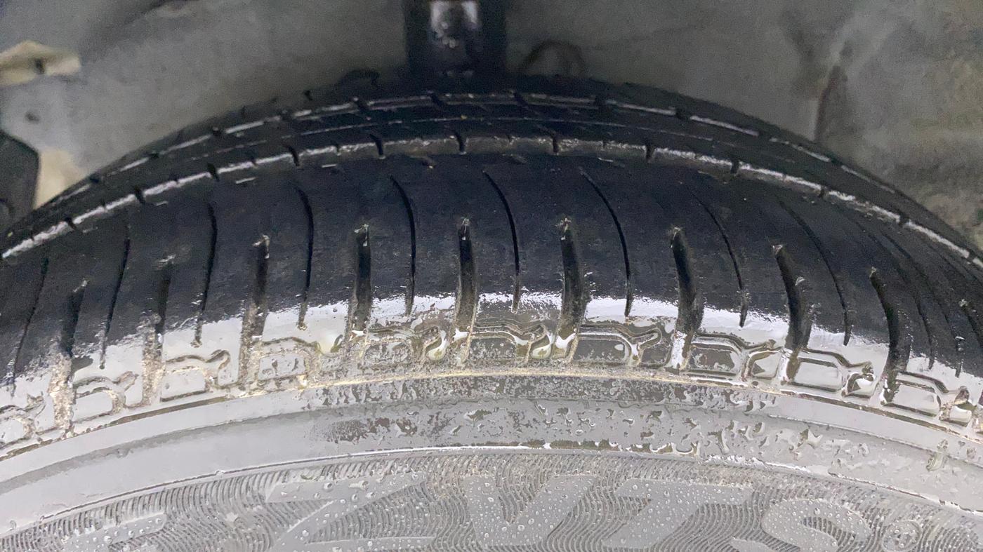 2011 Hyundai i20 SPORTZ (O) 1.2, Petrol, Manual, 56,171 km, Left Front Tyre Tread