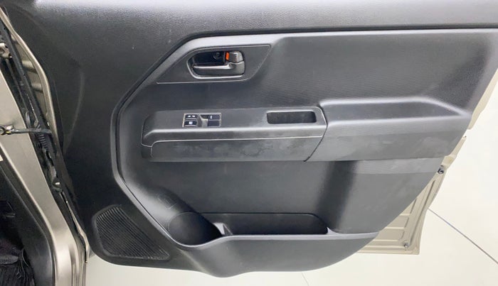 2022 Maruti New Wagon-R LXI CNG (O) 1.0, CNG, Manual, 72,759 km, Right front window switch / handle - Window making noise/ moving slow