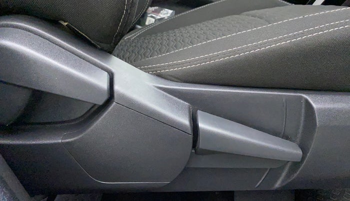 2021 Renault Kiger RXZ 1.0 Easy R Petrol, Petrol, Automatic, 6,957 km, Driver Side Adjustment Panel