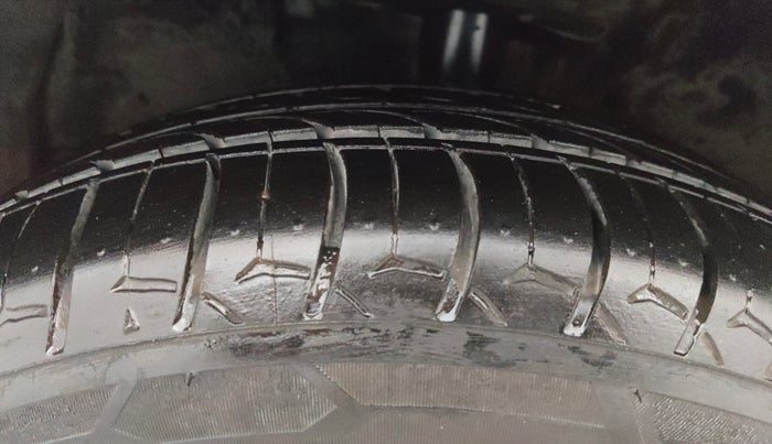 2018 Toyota YARIS V CVT, Petrol, Automatic, 74,673 km, Left Front Tyre Tread