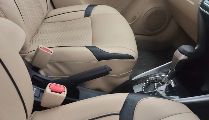 2018 Toyota YARIS V CVT, Petrol, Automatic, 74,673 km, Gear Lever