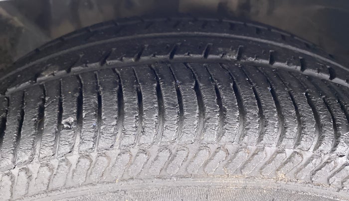 2014 Ford Ecosport 1.5 TITANIUM TI VCT AT, Petrol, Automatic, 37,849 km, Left Front Tyre Tread