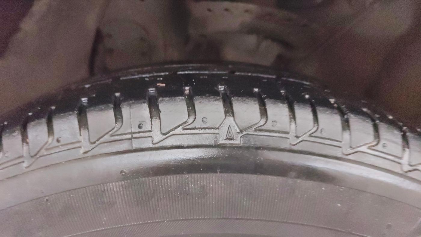 2017 Hyundai Elite i20 ASTA 1.2, Petrol, Manual, 28,808 km, Left Front Tyre Tread