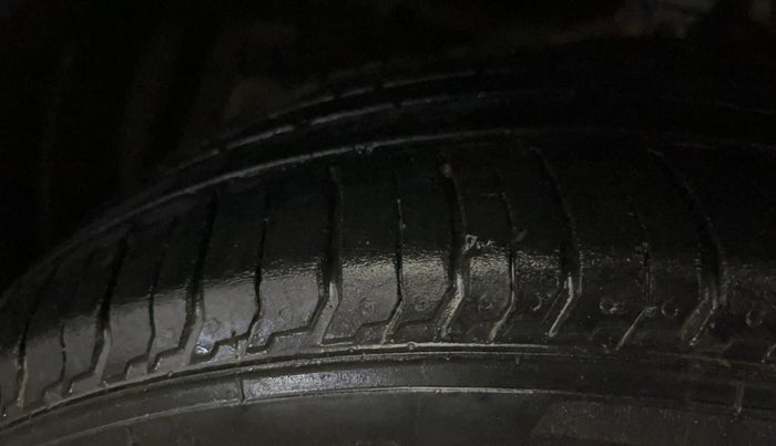 2016 Maruti Ciaz ZXI+, Petrol, Manual, 44,437 km, Left Front Tyre Tread