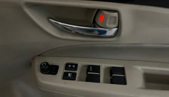 2016 Maruti Ciaz ZXI+, Petrol, Manual, 44,437 km, Driver Side Door Panels Control