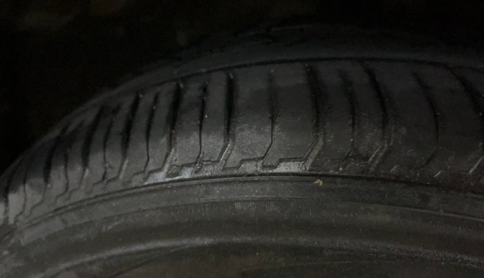 2016 Maruti Ciaz ZXI+, Petrol, Manual, 44,437 km, Right Front Tyre Tread