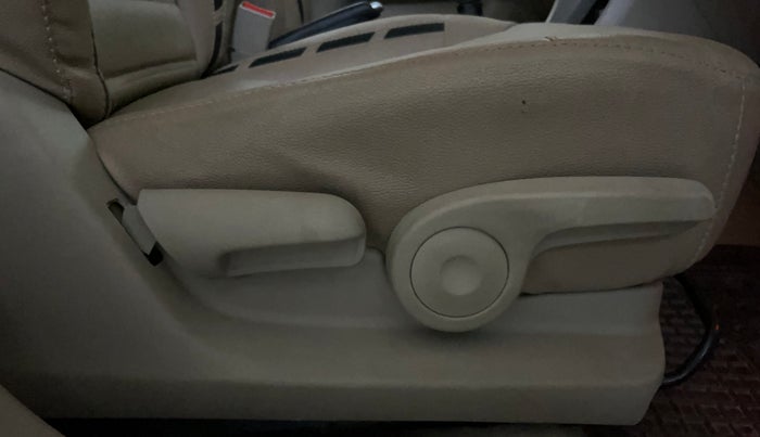 2016 Maruti Ciaz ZXI+, Petrol, Manual, 44,437 km, Driver Side Adjustment Panel