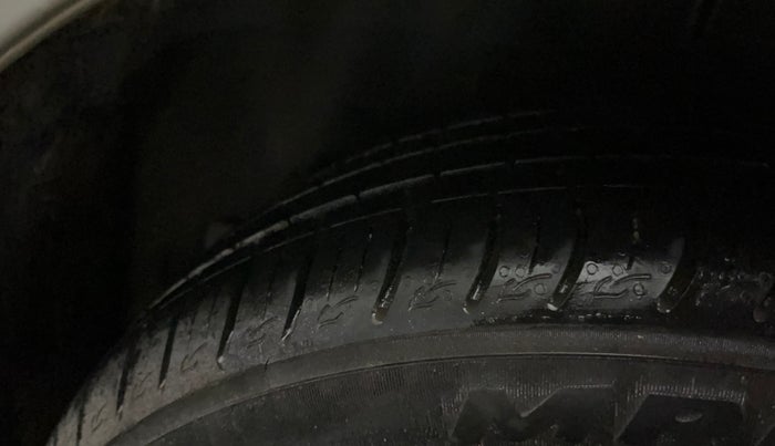 2016 Maruti Ciaz ZXI+, Petrol, Manual, 44,437 km, Left Rear Tyre Tread