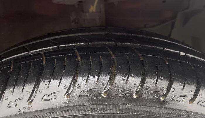 2014 Maruti Ciaz ZXI, Petrol, Manual, 51,279 km, Right Front Tyre Tread