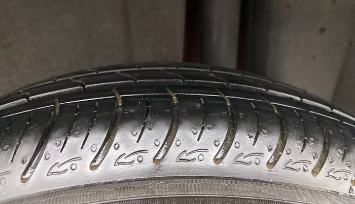 2014 Maruti Ciaz ZXI, Petrol, Manual, 51,279 km, Left Rear Tyre Tread