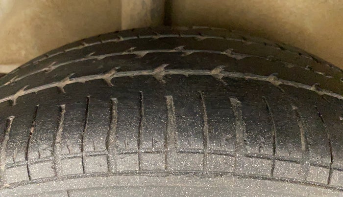 2013 Maruti Ritz VXI, Petrol, Manual, 40,162 km, Right Rear Tyre Tread